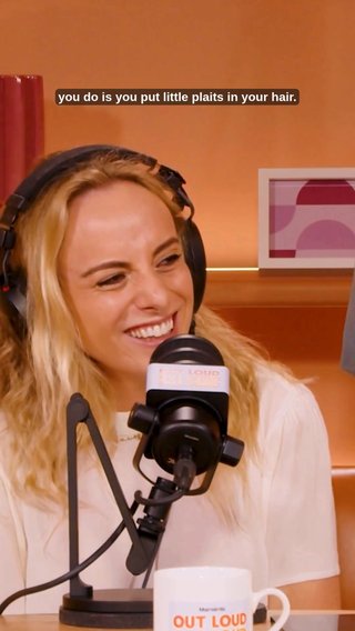 Anne Hathaway's face snatching hack | Mamamia Out Loud