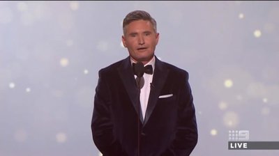 Dave Hughes' Tim Worner joke at 2017 Logies.